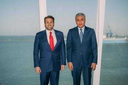وزير السياحة والآثار يلتقي بالمبعوث الخاص لرئيس الولايات المتحدة الأمريكية للسياحة والقيم لبحث تعزيز التعاون السياحي المشترك