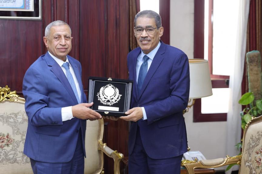 وزير الدولة للإعلام ورئيس الأكاديمية العربية يبحثان سبل تطوير التعليم الإعلامي الرقمي