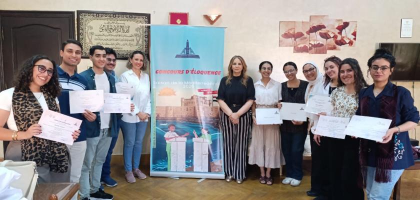 عميدة كلية الآداب بجامعة عين شمس تحتفي بتميز طلاب الفرنسية