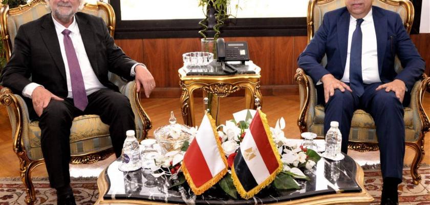 وزير الطيران المدني يبحث مع سفير بولندا لدى جمهورية مصر العربية سبل تعزيز الحركة الجوية والسياحية بين البلدين