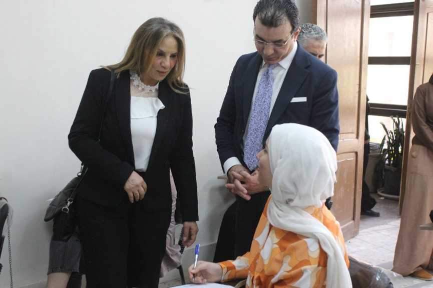 الدكتورة حنان كامل عميدة آداب عين شمس تتفقد امتحانات الفصل الدراسي الثاني 2025-2026