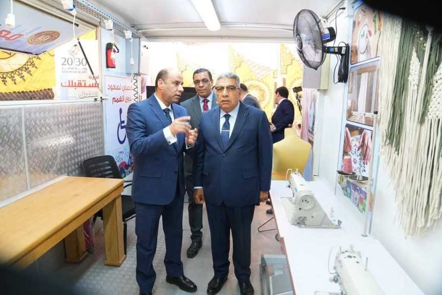 وزير العمل ومحافظ الدقهلية يفتتحان وحدة تدريب مهني متنقلة بقرية “طيبة” بنبروه
