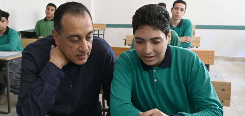 مدبولي يؤكد أهمية تدريس ما يتعلق بالبرمجة والذكاء الاصطناعي وكذا الثقافة المالية