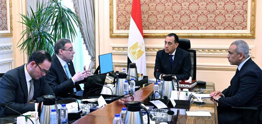 رئيس الوزراء يتابع مع رئيس ”الجهاز المركزي للتنظيم والإدارة” مستجدات ملف الإصلاح الإداري وتطوير الأداء الحكومي