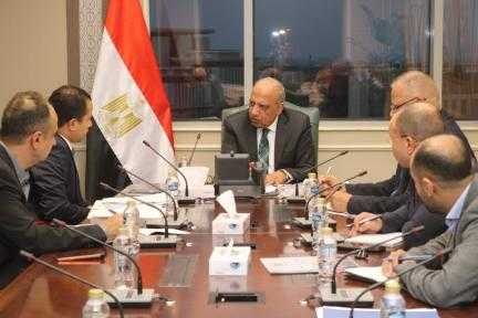 وزير الكهرباء والطاقة المتجددة يتابع مع مسئولي شركة... وزير الكهرباء والطاقة المتجددة يتابع مع مسئولي شركة تحيا مصر تنفيذ مشروعات الطاقة الشمسية وطاقة الرياح