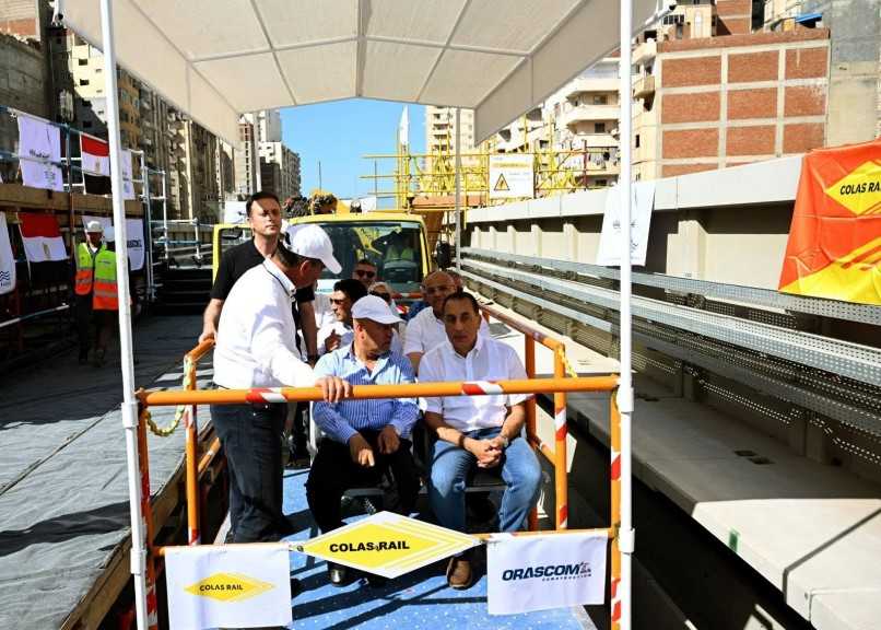 رئيس الوزراء ووزير النقل يتفقدان سير العمل بمشروع المرحلة الأولى من مترو الإسكندرية