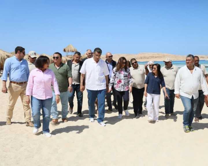 وزيرة التنمية المحلية والبيئة ومحافظ البحر الأحمر يتفقدان الأنشطة السياحية والبيئية بمحميات المحافظة
