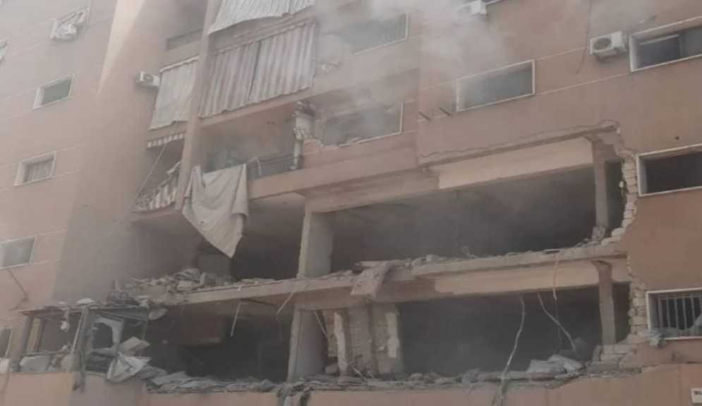 غارة بربرية للاحتلال الإسرائيلي على مبنى سكنيّ في منطقة تحويطة الغدير في الضاحية الجنوبية لبيروت