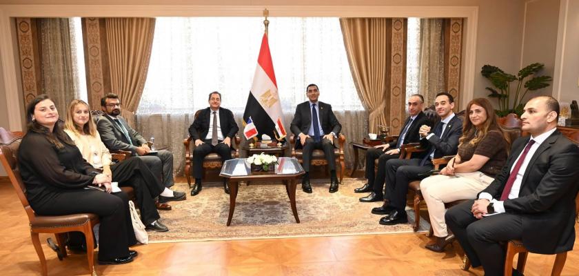 وزير الشباب والرياضة وسفير فرنسا يبحثان آفاق جديدة للشراكة في تمكين الشباب وتطوير المنظومة الرياضية