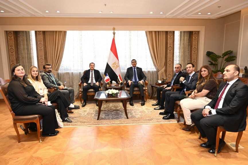 وزير الشباب والرياضة وسفير فرنسا يبحثان آفاق جديدة للشراكة في تمكين الشباب وتطوير المنظومة الرياضية