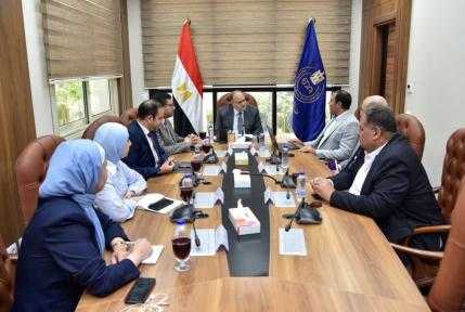 الغمراوي يبحث مع ممثلي شركة ”إينوفاشين” توطين صناعة المواد الخام الدوائية ونقل التكنولوجيا