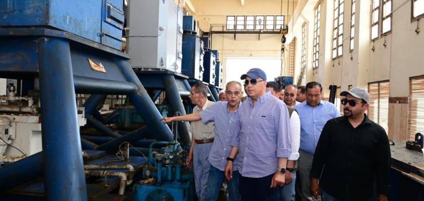 وزير الموارد المائية والرى: يتابع الاستهلاك الأقصى للمياه ومحطات مياه النصر بالإسكندرية