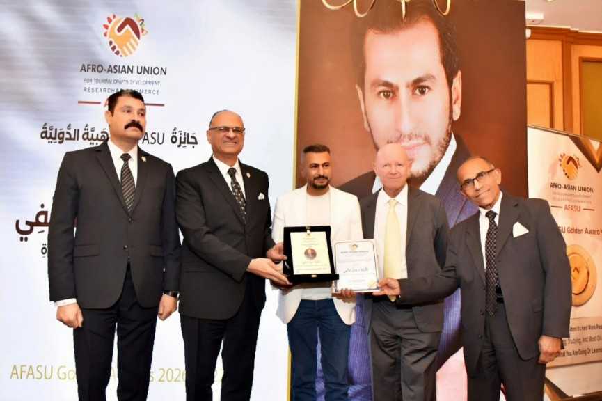 الاتحاد الإفريقي الآسيوي للسياحة والتنمية «أفاسو» يكرم الكاتب الصحفي عادل الألفي