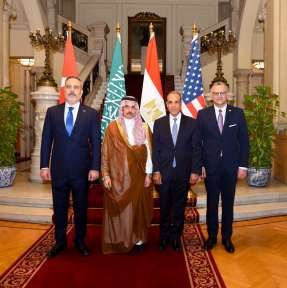 وزير الخارجية المصري يعقد اجتماعاً مع نظيريه السعودي والتركي وكبير مستشاري الرئيس الأمريكي للشئون العربية