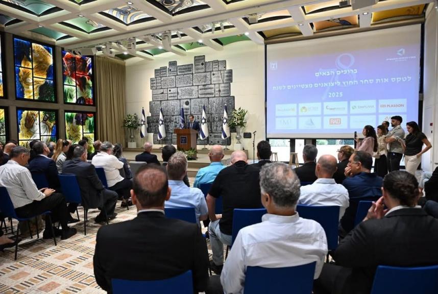 إسحاق هرتزوج مازال يبيع الوهم ويروج الأكاذيب للمحتلين الإسرائيليين في الأراضي الفلسطينية