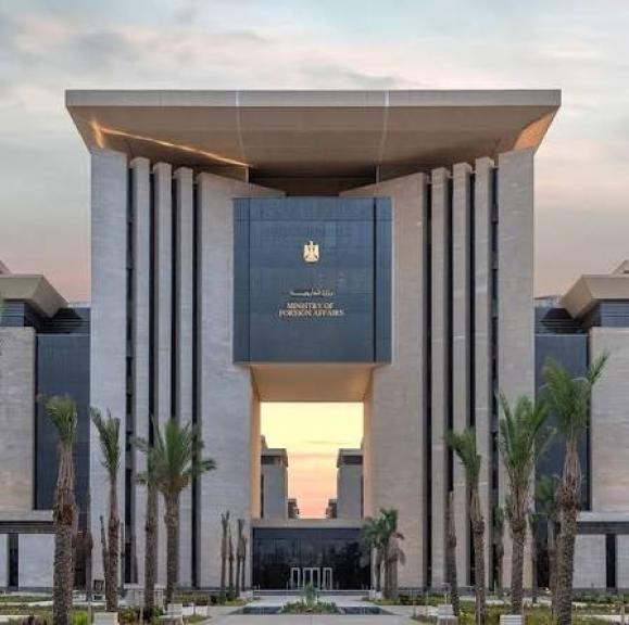 وزارة الخارجية تتابع تطورات اختطاف سفينة على متنها بحارة مصريون أمام السواحل الصومالية