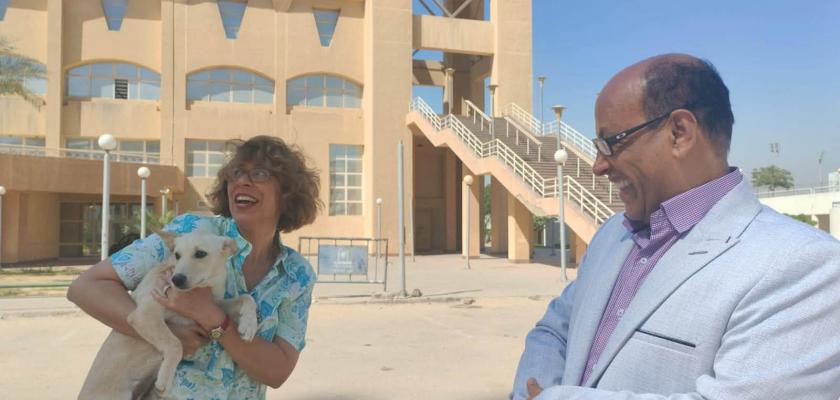 «كلية الآداب – جامعة العاصمة» تواصل تنفيذ برنامج تعقيم وتطعيم الكلاب داخل الحرم الجامعي ضمن مبادرة ”الوعي حياة”
