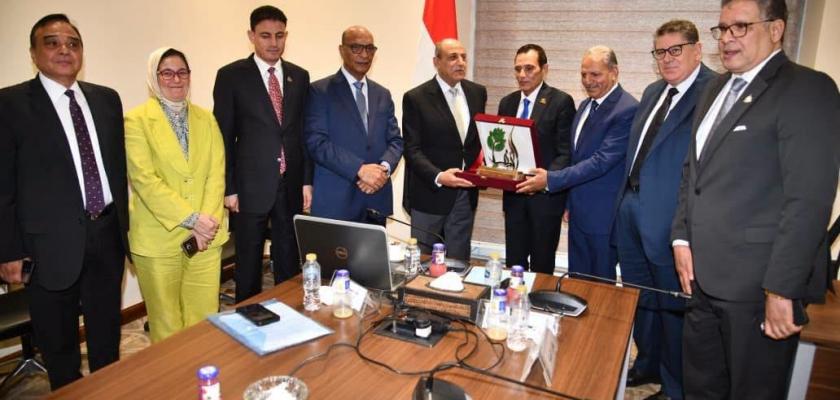 عمرو عبد الوهاب يستعرض مستجدات المشروع القومي للمليون ونصف المليون فدان