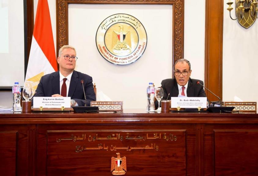 وزيرا الخارجية والبترول يعقدان جلسة إحاطة مع ممثلي السفارات الأجنبية في مصر حول قطاعي الطاقة والثروة المعدنية