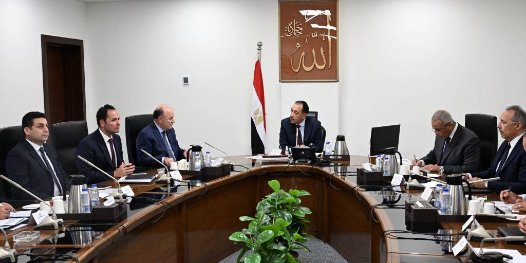 رئيس الوزراء يستعرض الرؤية المقترحة لتطوير زراعة وصناعة الكتان في مصر