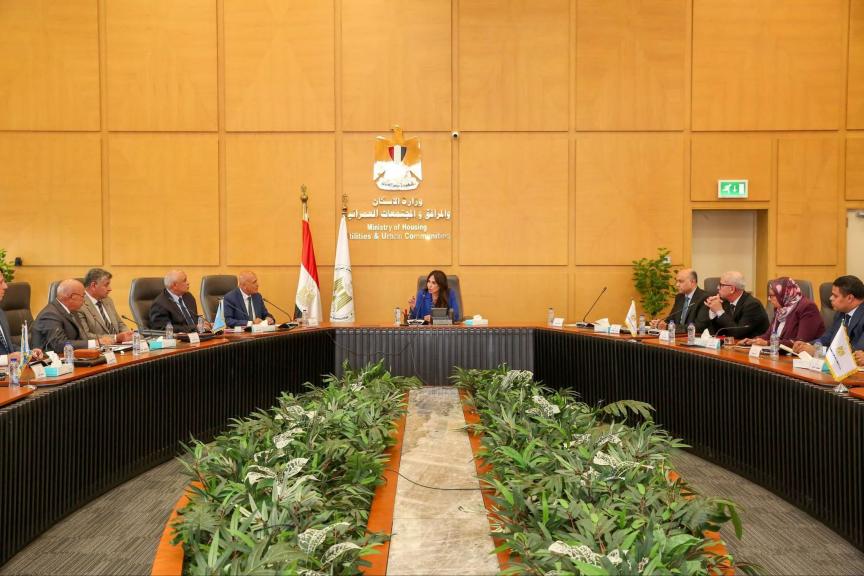 وزيرة الإسكان تتابع منظومة مياه الشرب والصرف الصحي بمحافظة أسيوط ومدينة أسيوط الجديدة