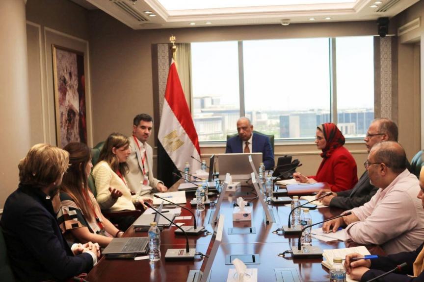 محمود عصمت يتابع مستجدات أعمال الربط الكهربائي بين مصر واليونان مع  ”كوبولوزيس اليونانية” والاستشاري ”أفري”