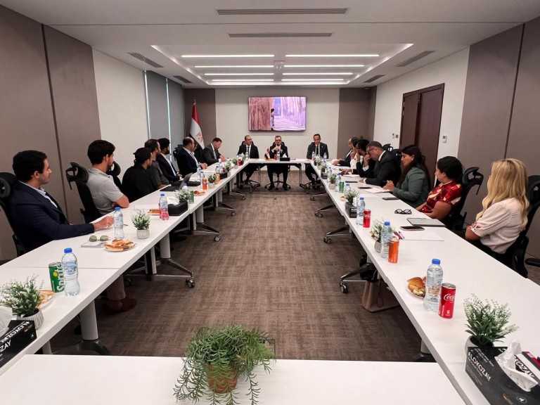 وزير التخطيط والتنمية الاقتصادية يلتقي عددًا من  رواد الأعمال والشركات الناشئة للمصريين بالإمارات .