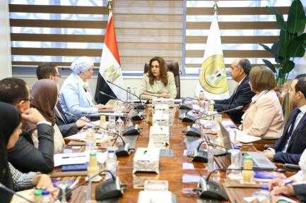 وزيرة التنمية المحلية والبيئة تبحث مع رئيسة المجلس... وزيرة التنمية المحلية والبيئة تبحث مع رئيسة المجلس القومي للأمومة والطفولة تعزيز منظومة حماية الطفل بالمحافظات