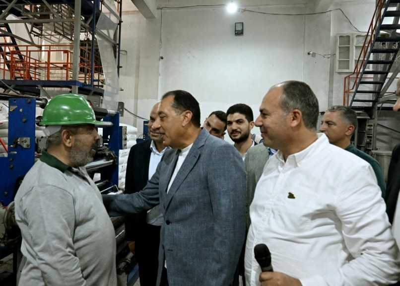 رئيس الوزراء يتفقد مصنع الشركة الوطنية للصناعات البلاستيكية بالمنطقة الصناعية ببلطيم