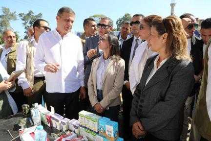في عيد الفلاح الـ 74.. وزير الزراعة ومحافظ البحيرة يشاركان المزارعين حصاد الذرة بأبو المطامير