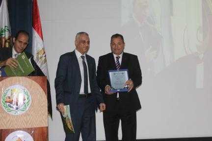 اتحاد الأثريين المصريين يكرم وزير السياحة والآثار ويمنحه... اتحاد الأثريين المصريين يكرم وزير السياحة والآثار ويمنحه «درع الاتحاد للرواد» لعام 2026
