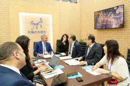 وزير السياحة والآثار يبحث مع رئيس الرابطة اليابانية... وزير السياحة والآثار يبحث مع رئيس الرابطة اليابانية لوكلاء السفر زيادة الحركة السياحية الوافدة من اليابان