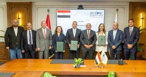 رئيس اقتصادية قناة السويس يشهد توقيع عقد مشروع... رئيس اقتصادية قناة السويس يشهد توقيع عقد مشروع (نافذ مصر) لإنشاء ساحة للشاحنات بميناء السخنة