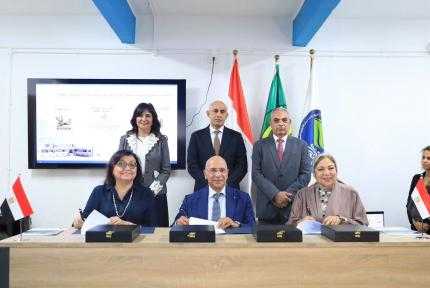 وزير التربية والتعليم ومحافظ الإسماعيلية يفتتحان مدرسة المهندس... وزير التربية والتعليم ومحافظ الإسماعيلية يفتتحان مدرسة المهندس عبد الحميد أبو بكر الثانوية للتكنولوجيا التطبيقية والغاز والطاقة المتجددة بمدينة فايد