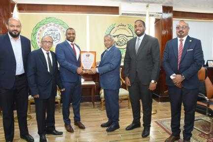 الجهاز العربي للتسويق يكرّم السفير عماد الدين مصطفى عدوي بمناسبة انتهاء فترة خدمته سفيرًا للسودان لدى مصر