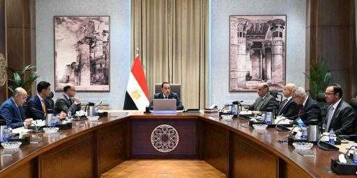 رئيس الوزراء يستعرض محاور جلسة بعنوان”استثمار منتج وصناعة... رئيس الوزراء يستعرض محاور جلسة بعنوان”استثمار منتج وصناعة تنافسية وفرص عمل مستدامة