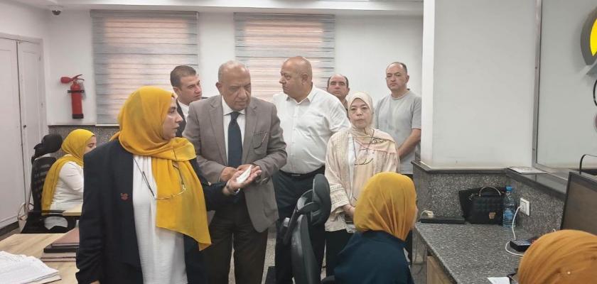 وزير الكهرباء  يتفقد إدارة شبكات كهرباء مدينة الشروق