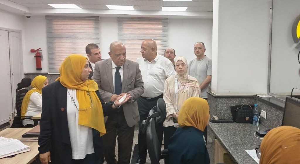وزير الكهرباء  يتفقد إدارة شبكات كهرباء مدينة الشروق