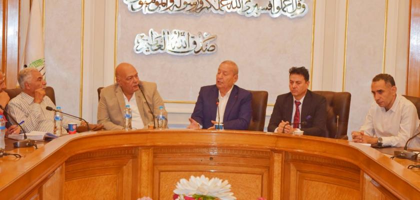 غرفة القاهرة تحتضن اجتماعًا لأنشطة ” قطع غيار السيارات والمحاجر والساعات”