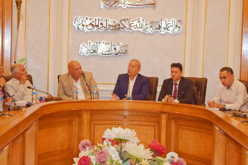 غرفة القاهرة تحتضن اجتماعًا لأنشطة ” قطع غيار السيارات والمحاجر والساعات”