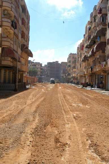 محافظ بورسعيد يتفقد إنشاء ورصف طريق ”الشاحنات - القابوطي”