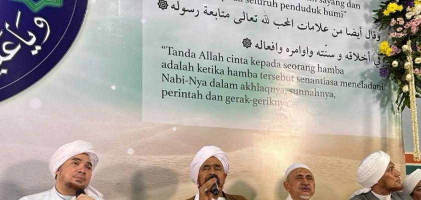 العلامة الحبيب عمر بن محمد بن حفيظ في زيارة دعوية لـ لإندونيسيا