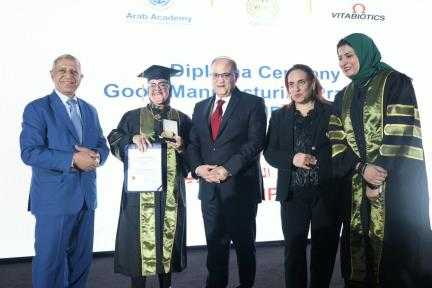 الأكاديمية العربية وهيئة الدواء و”فيتابيوتكس” يحتفلون بتأهيل الكوادر... الأكاديمية العربية وهيئة الدواء و”فيتابيوتكس” يحتفلون بتأهيل الكوادر الرقابية