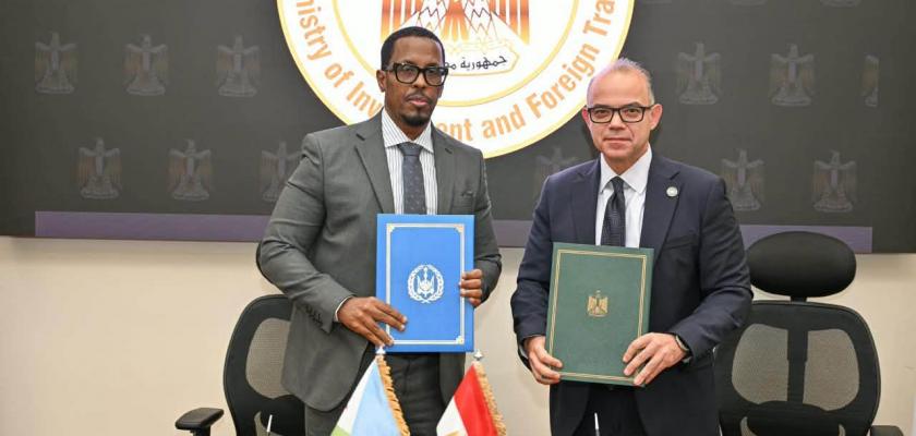 وزير الاستثمار والتجارة الخارجية ونظيره الجيبوتي يوقعان بروتوكول الاتفاق الإطاري لتعزيز التعاون الاستثماري والتجاري