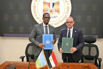 وزير الاستثمار والتجارة الخارجية ونظيره الجيبوتي يوقعان بروتوكول... وزير الاستثمار والتجارة الخارجية ونظيره الجيبوتي يوقعان بروتوكول الاتفاق الإطاري لتعزيز التعاون الاستثماري والتجاري