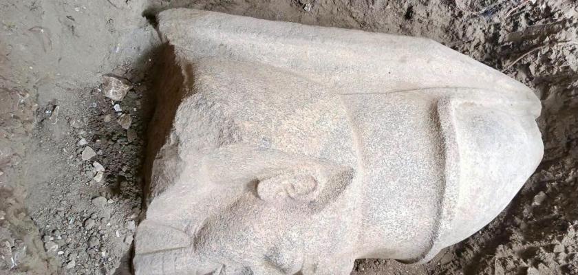 موطن مصري يسهم في الكشف عن أثار فرعونية بأرضه في قرية بهبيت الحجارة بالغربية