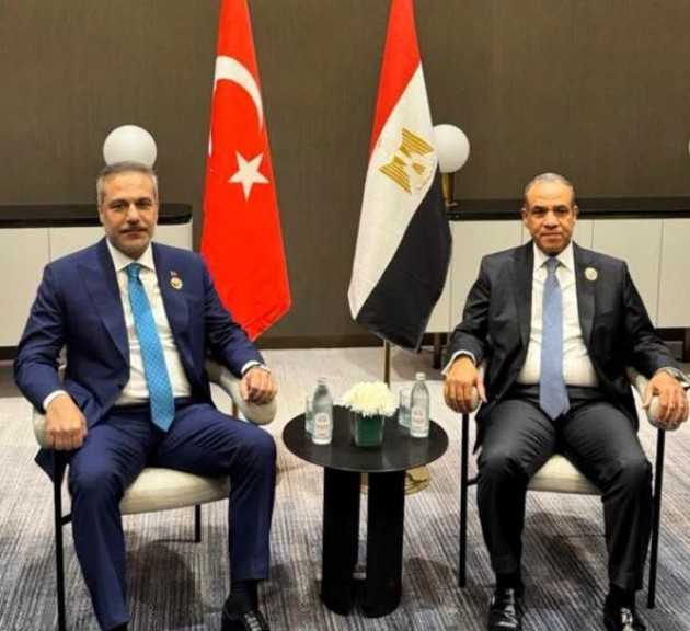 وزير الخارجية يلتقي نظيره التركي خلال مشاركته في اجتماعات منظمة التعاون الإسلامي في بغداد