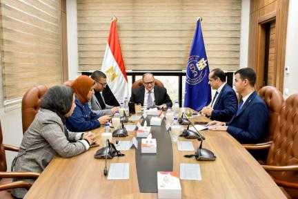 رئيس هيئة الدواء يبحث مع شركة المهن الطبية... رئيس هيئة الدواء يبحث مع شركة المهن الطبية للأدوية سبل دعم التصنيع المحلي وتعزيز توافر المستحضرات الدوائية